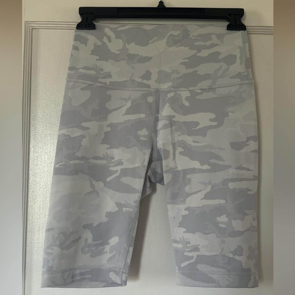 Lululemon Wunder Under high rise short 10”